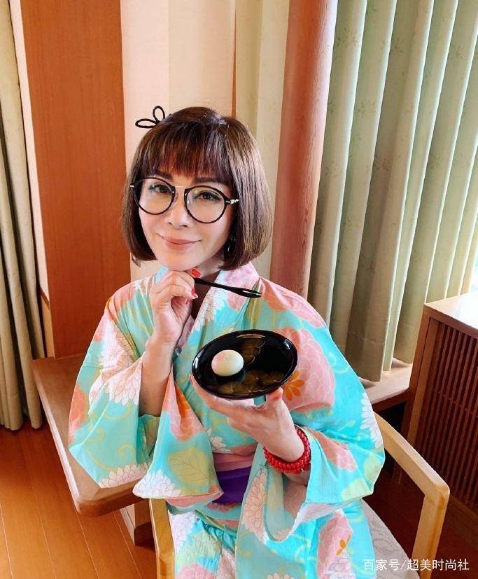 身材|63岁陈美凤身材姣好，皮肤状态似少女，衣品完全不输赵雅芝！
