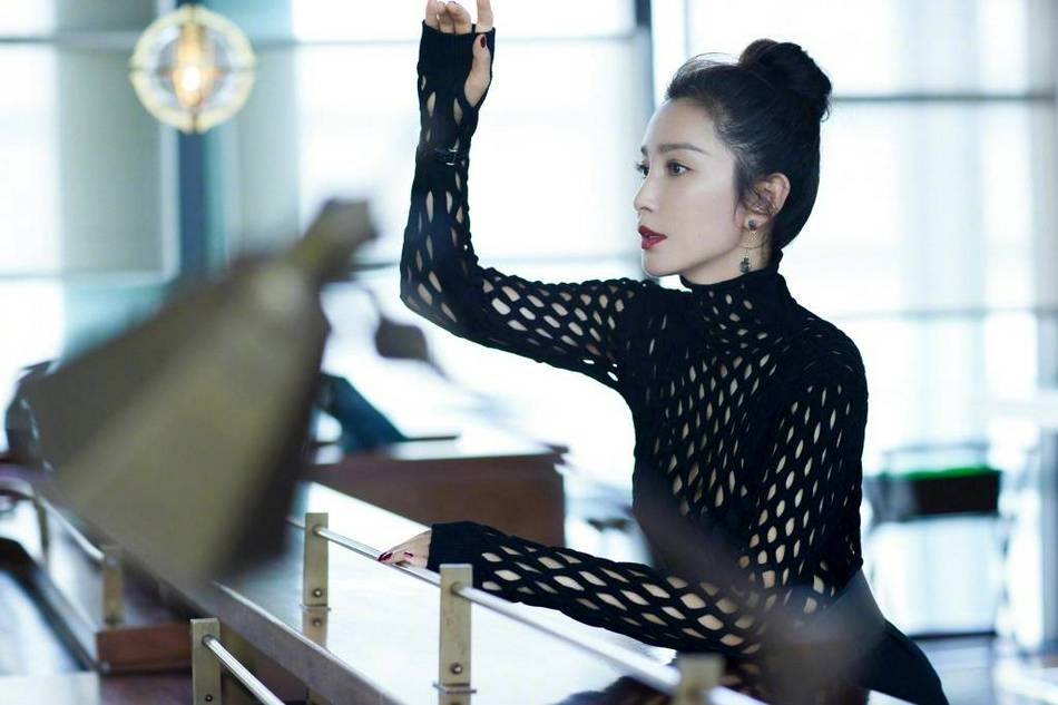 渔网|风韵犹存？李冰冰穿迷人渔网装，玲珑曲线力压同辈人