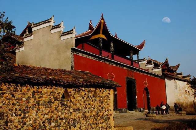 "大美上饶"号旅游专列千人贵宾团乐游灵山