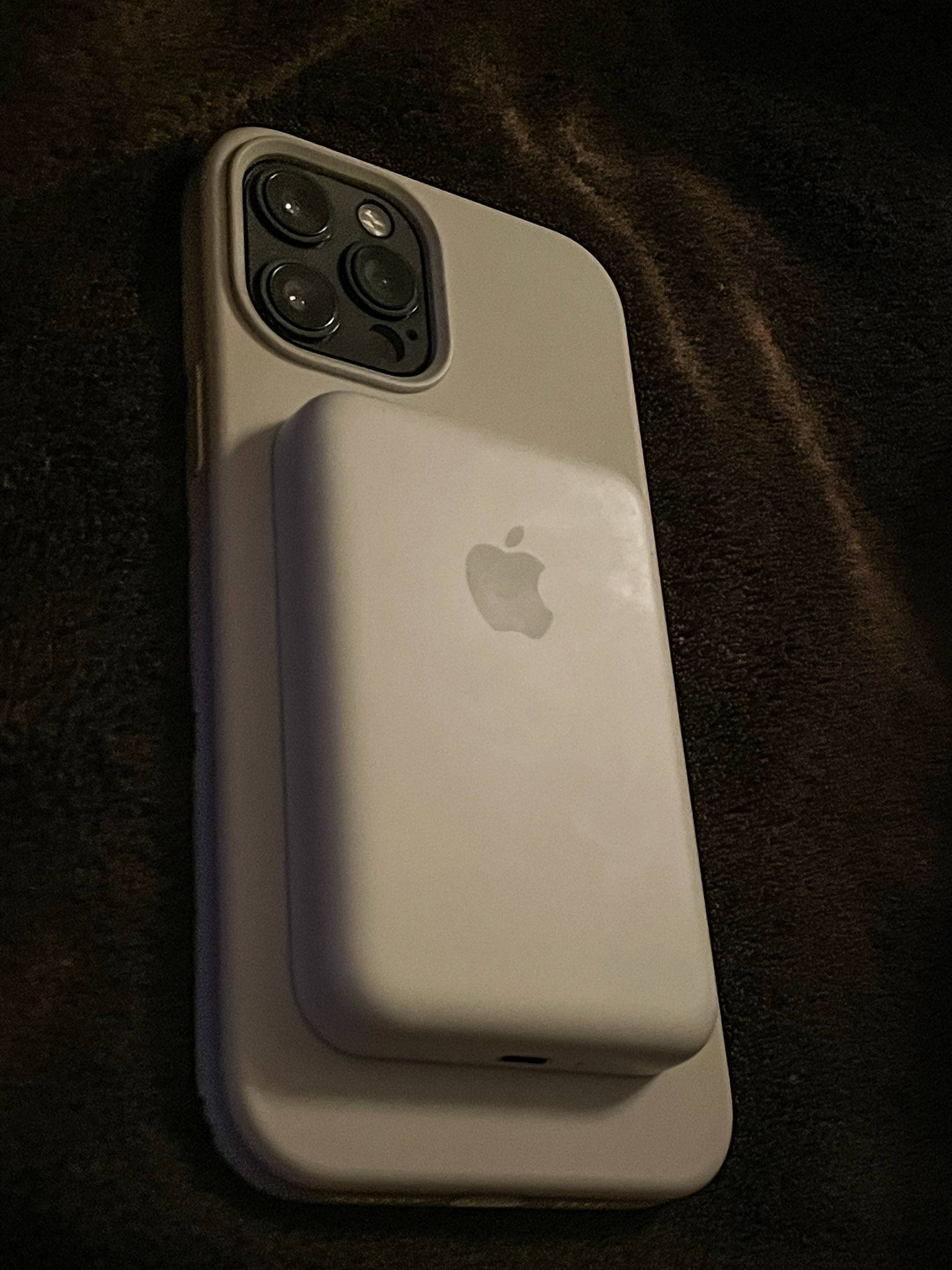 电池|苹果MagSafe外接电池实拍图：厚，但能充AirPods