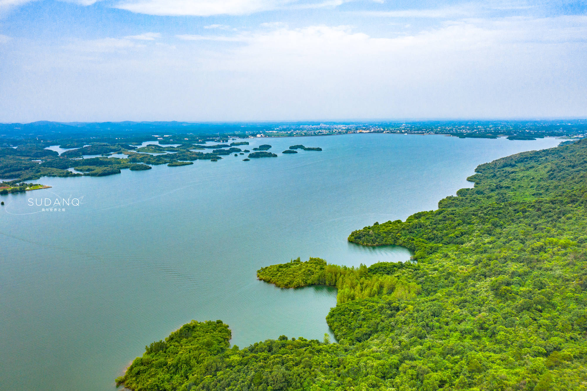 洈水位于松滋西南方向,地处湘鄂两省交界之处,其大坝有"亚洲第一土坝"