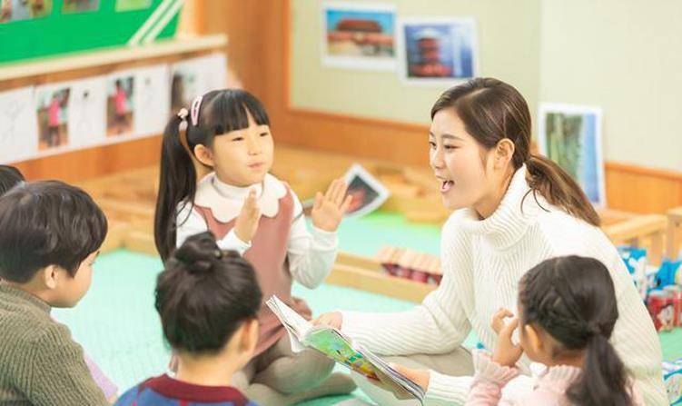 崩溃|4岁女儿幼儿园放学后，抓着裤子说不能尿尿，脱下裤子后妈妈崩溃