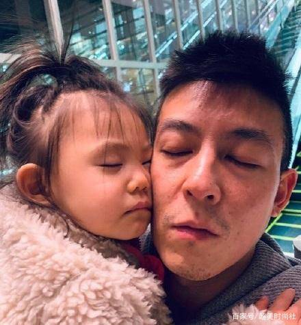设计|陈冠希有女万事足，亲自为女儿设计球鞋，Alaia更是潮牌穿不完