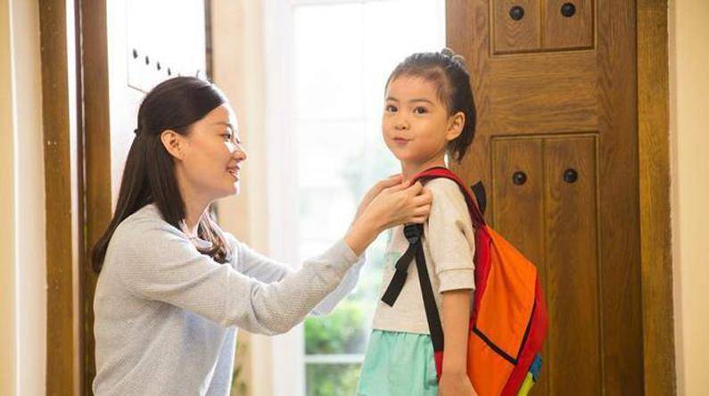 崩溃|4岁女儿幼儿园放学后，抓着裤子说不能尿尿，脱下裤子后妈妈崩溃