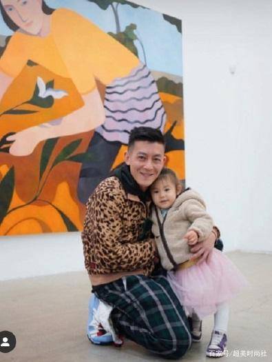 设计|陈冠希有女万事足，亲自为女儿设计球鞋，Alaia更是潮牌穿不完