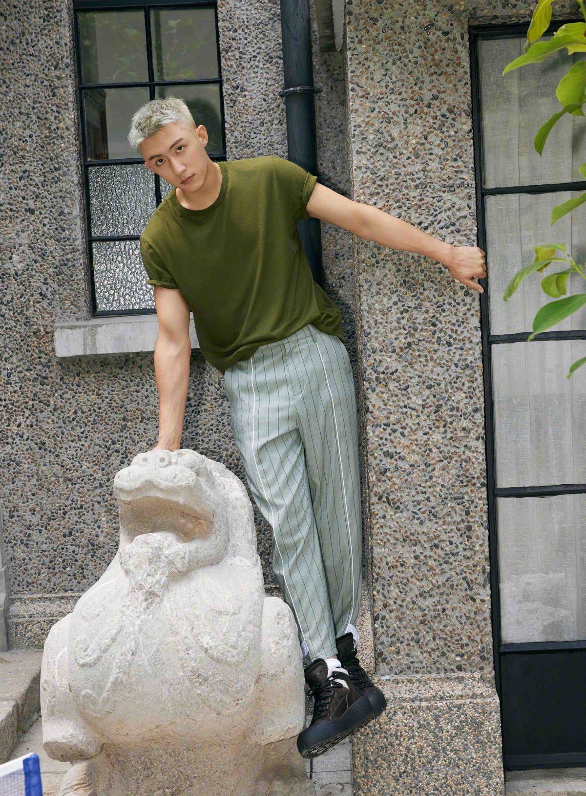 品牌|黄景瑜解锁奢侈品牌全球代言人，时尚表现力真好，这不是只靠身高