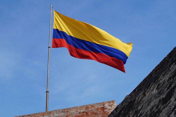 哥伦比亚国旗怎么看