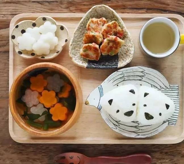 饭团子|日本一妈妈给孩子准备的早餐走红朋友圈,网友:吃得是“仪式感”