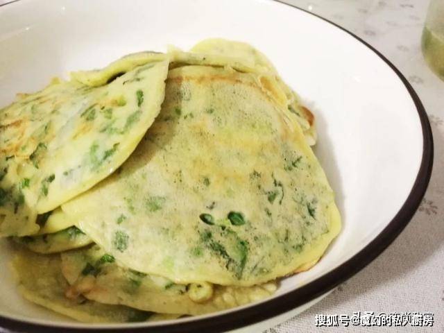 蔬菜|不用揉面和发面的蔬菜鸡蛋饼，早餐花10多分钟就做一大盘