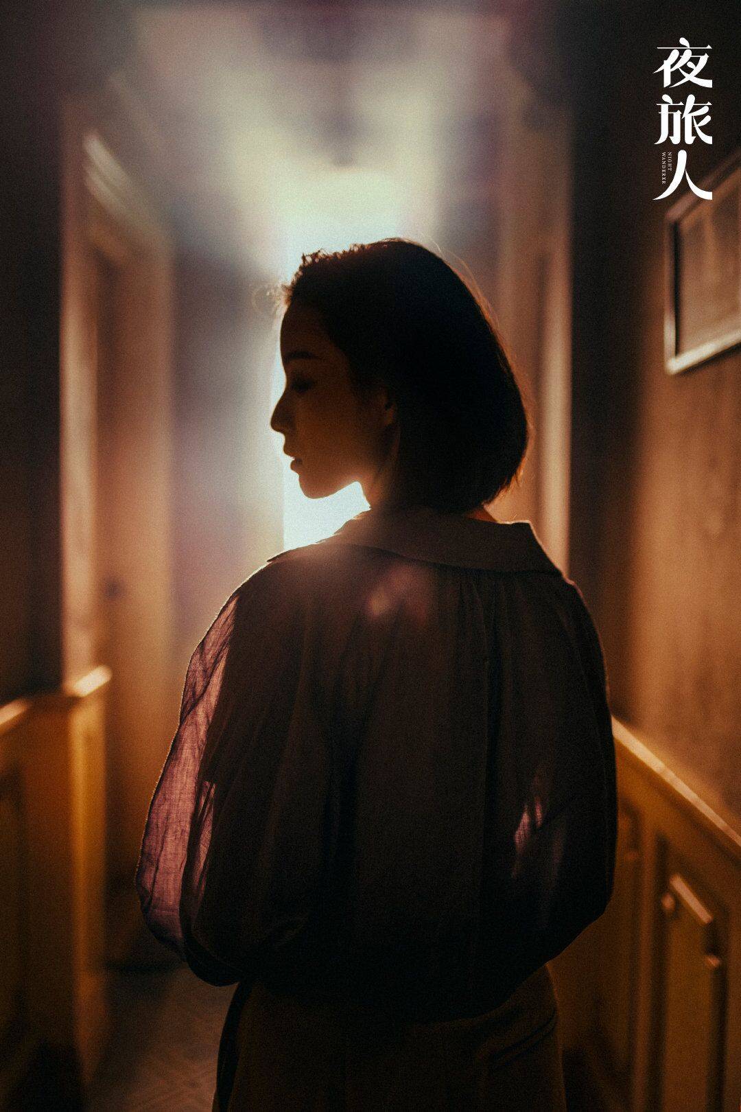 情侣|倪妮新剧夜旅人开机，搭档邓伦演情侣，同穿黑衣大长腿抢镜