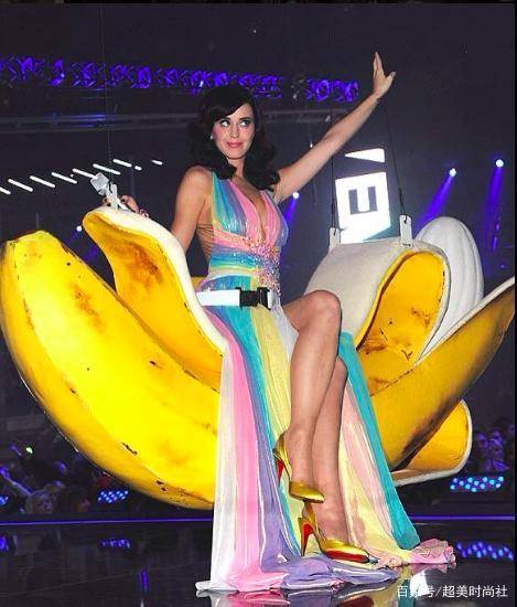 品牌|歌唱事业滑铁卢，自创品牌很红火，欧美天后水果姐卖“菠萝”？