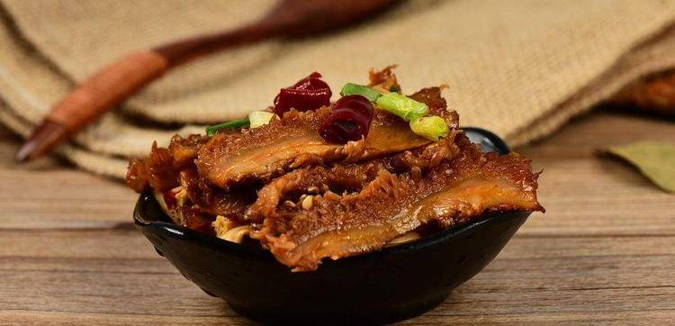 因为|好吃到“飙泪”的香辣零食,辣到流汗才过瘾,第三种你肯定吃过