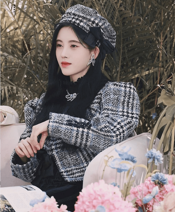 鞠婧祎|鞠婧祎硬凹豪门公主风，但她真的hold不住啊！