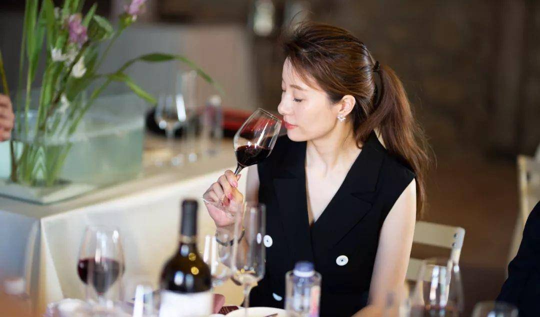 氧化|喝红酒:为啥只倒“三分之一”?我敢打赌,假装明白的人不在少数