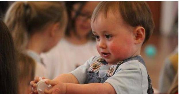 女士|攀比从幼儿园开始，5岁孩子告诉妈妈：朋友每天坐奔驰