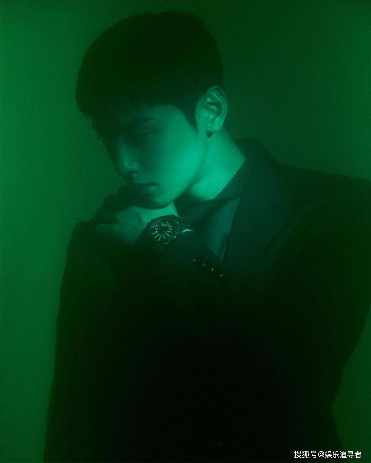 BLACKPINK Lisa�ͳ����Ź�ͬ��ϯ������ʱ��չ,�������ǹ�ע!