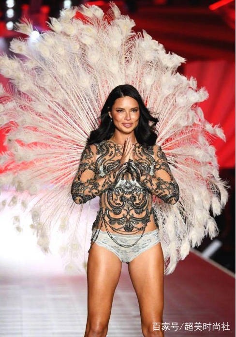 看点|黑色“个性袋”翅膀？如果没有她们，2018维密大秀可能没什么看头