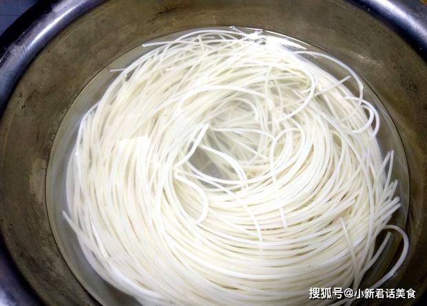 香菜|最适合懒人的早餐做法,几分钟搞定,比泡面还简单,比煮面味道好