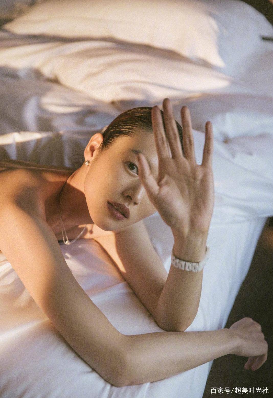 感觉|女明星露背造型大盘点：刘雯露背比露脸还高级！刘亦菲最仙儿！