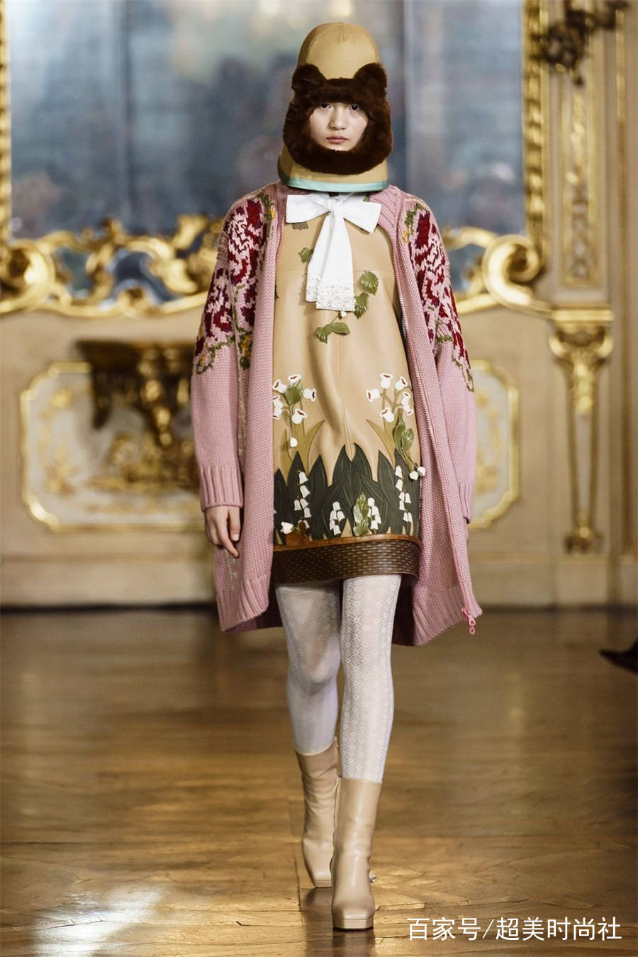 品牌|盘点时装周“奇葩”单品，手指大的mini包能装什么？网友：装可爱