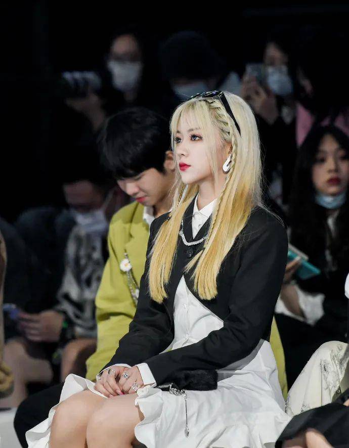 sama|软萌、御姐1秒切换！刀小刀的变装秀，你找到“正确”打开方式了吗？