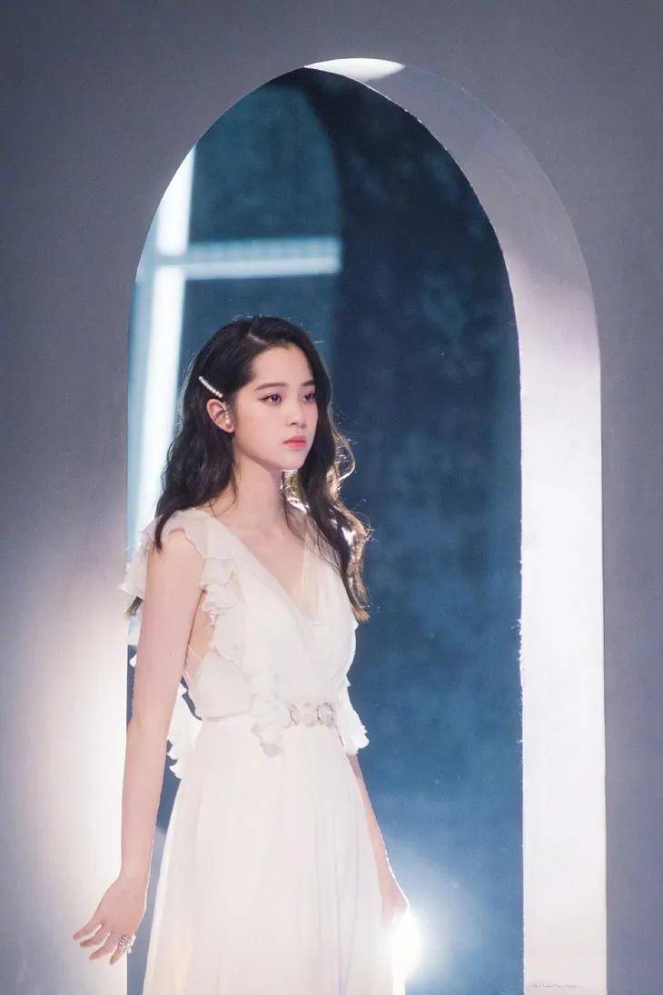 视觉|连衣裙不会挑? 学会这三招让你美得毫不费力!