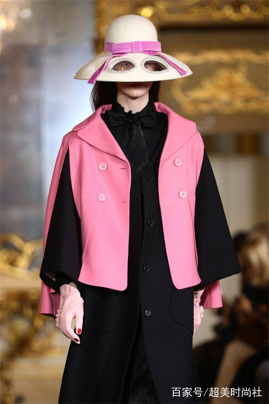 品牌|盘点时装周“奇葩”单品,手指大的mini包能装什么?网友:装可爱