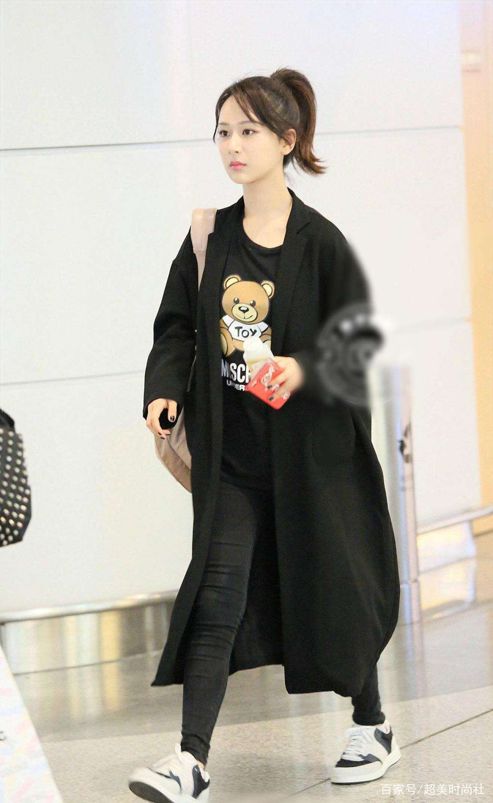 全无|时尚博主评杨紫为最丑硬照女星，穿白衬衫显土气，整容后气质全无