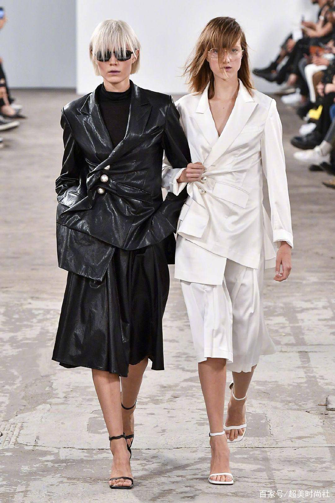 自拍|时尚圈的工作太辛苦，模特挂着吊瓶走T台？其实背后的原因是这个