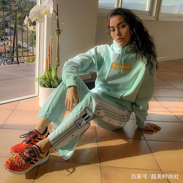 女神|时尚icon、Supreme钦点女神,她们红透了半边天你居然还不知道?