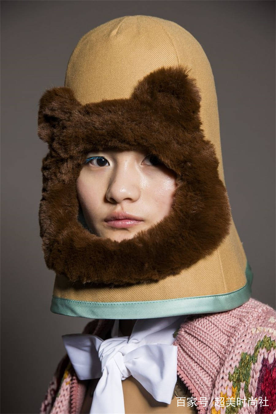 品牌|盘点时装周“奇葩”单品，手指大的mini包能装什么？网友：装可爱