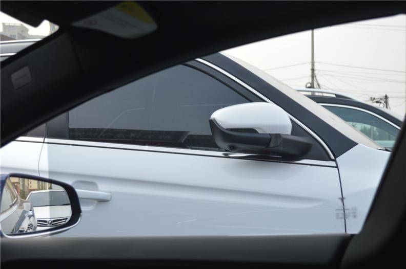 汽车隐私玻璃只管隐私不隔热