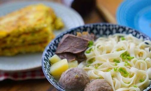 因为|新婚第一天，老婆早起给做饭，老妈气坏了：她就是中国“第一懒”