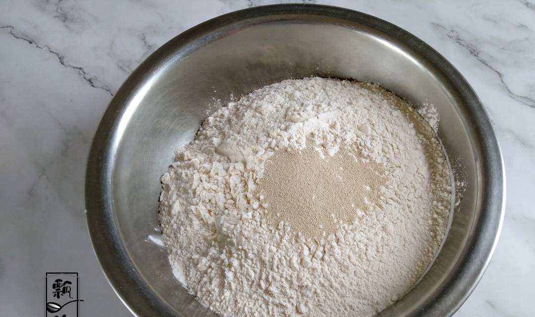 开火|面粉加红豆，早起电饭锅一蒸，比面包还好吃，做早餐特别棒