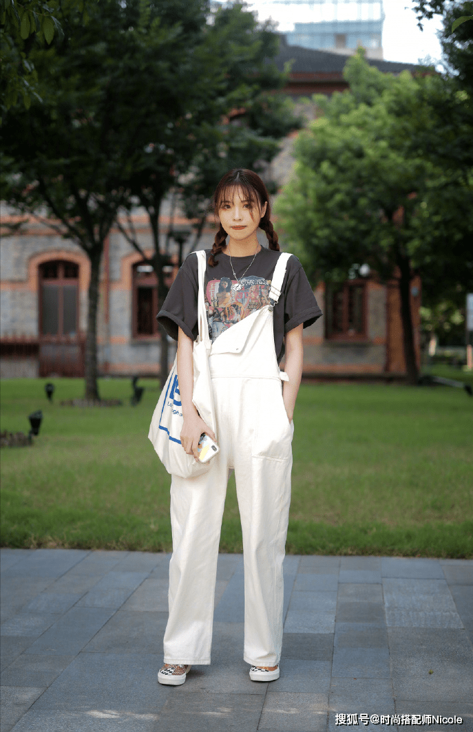 上衣|今夏流行一种穿法：叫“吊带外套”，优雅时髦，肩宽背厚有救了