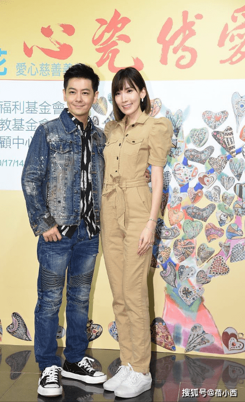 林志颖|陈若仪拍照把C位让给婆婆，穿工装连体裤甘愿站边上，照样有气场
