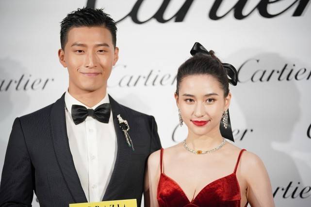 女儿|窦骁追到了赌王的女儿何超莲，两人感情真好，参加活动都要秀恩爱