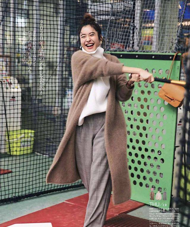 褐色|优雅的休闲风格造型变得更加有女人味和时尚感