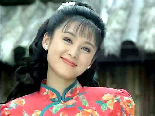 显得|当众女星穿上最婀娜的旗袍，赵丽颖穿出女人味，舒淇妩媚动人