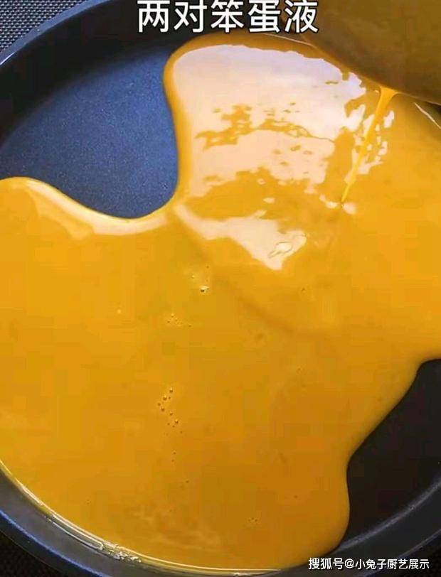 美食|明天早餐吃什么，来试一下这个特色早餐，2块馒头1块火腿1张生菜