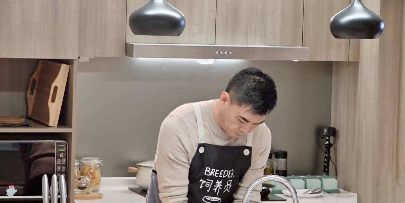 因为|婚后7年，42岁被宠成“宝宝”的秦海璐，活成了我们想要的模样