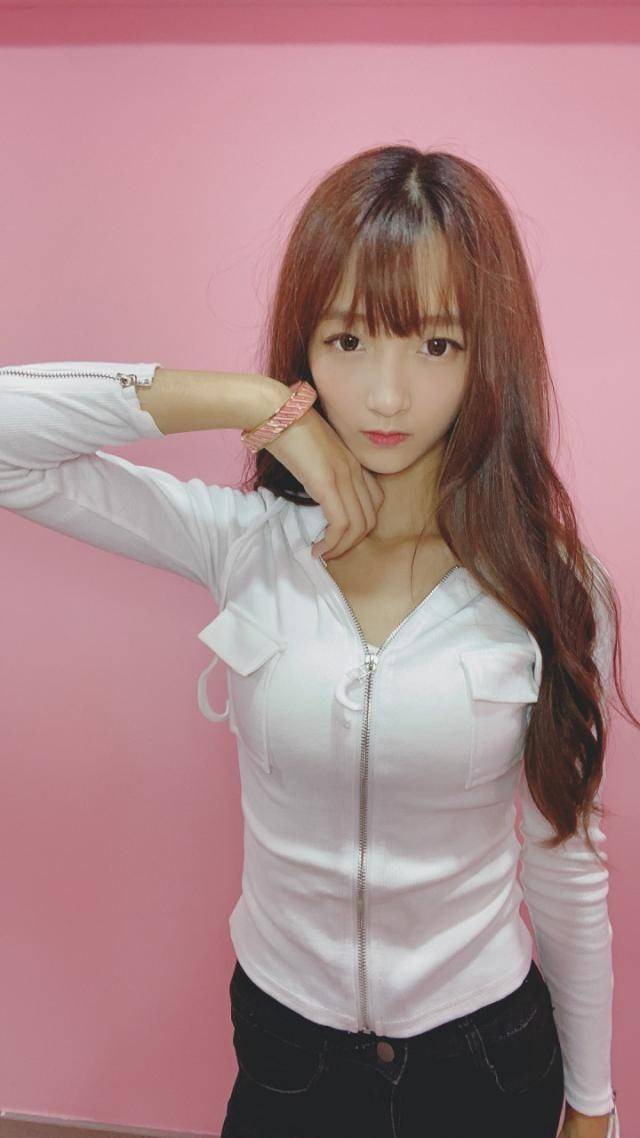 台湾萌妹许雅涵元气少女妆!