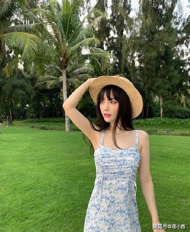 好身材|李小璐终究是女明星，比一般的网红气质要高级，穿吊带裙特洋气