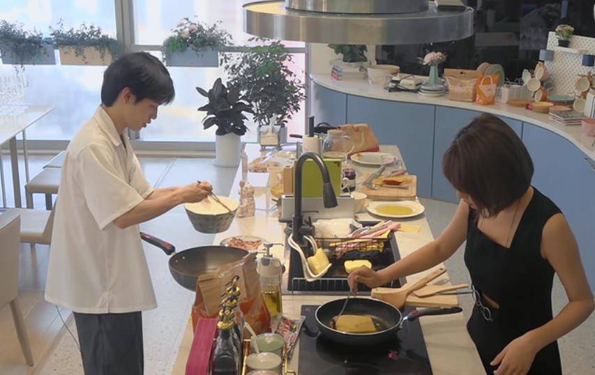 教科书|《心动的信号4》教科书,陈思铭直接上手,对手服气喊帅哥