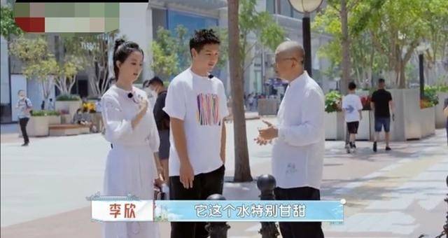 个人|晴格格王艳真成了晴阿姨，脸上有了岁月感，好在穿搭减龄加分了