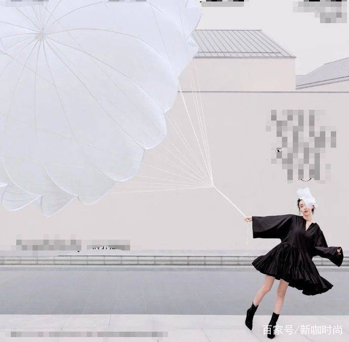 新造型|Baby真厉害啊，“俏皮西装裙”都可以驾驭，酷帅又甜美