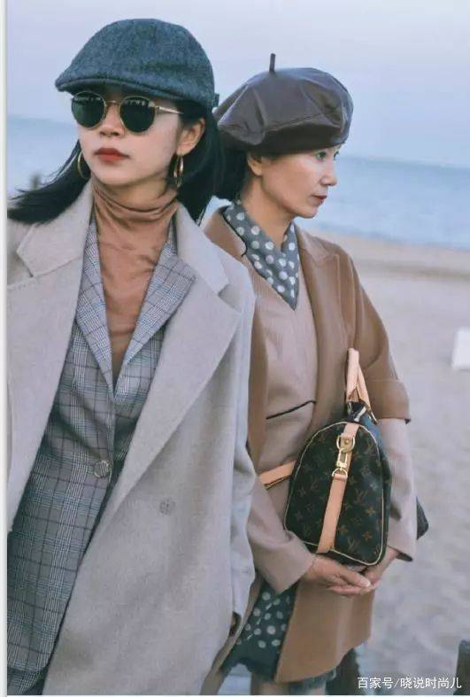 大衣|这对“神仙母女”的大衣搭配太美,50岁妈妈初冬照着穿,气质爆棚