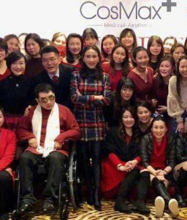 黎姿|黎姿果然是比张柏芝还美的女人，穿格子连衣裙，难掩贵妇气质