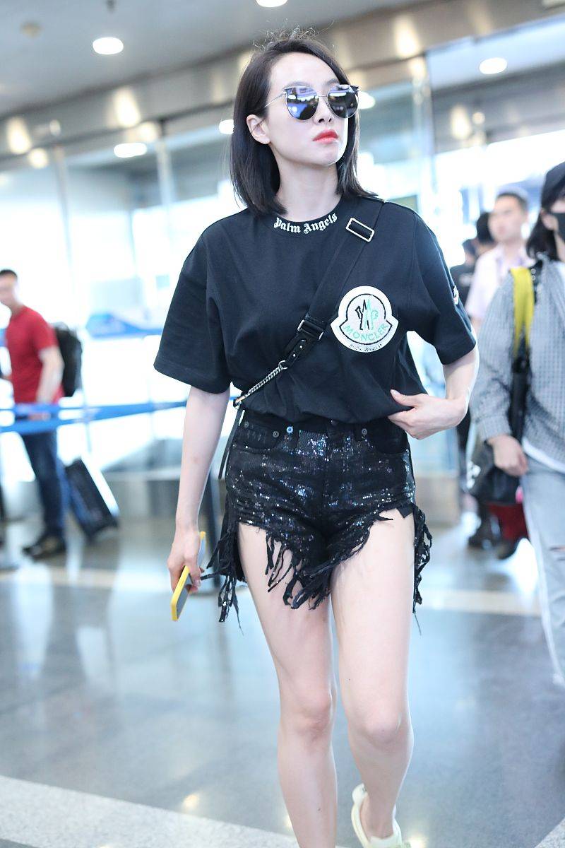 休闲风|当33岁辛芷蕾碰到32岁宋茜，终于明白气质的重要性了