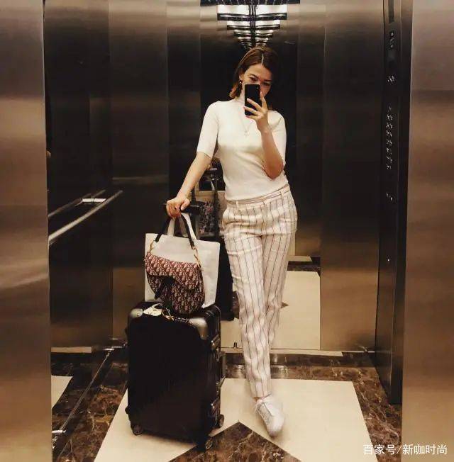 黑色|尼格买提老婆真会穿,挂脖小黑裙搭披肩发,这“侧颜杀”我爱了